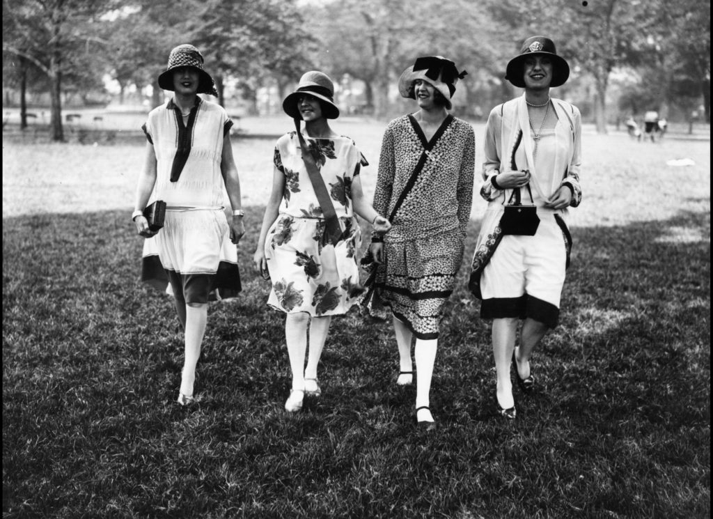 flapper clothing in the 1920's